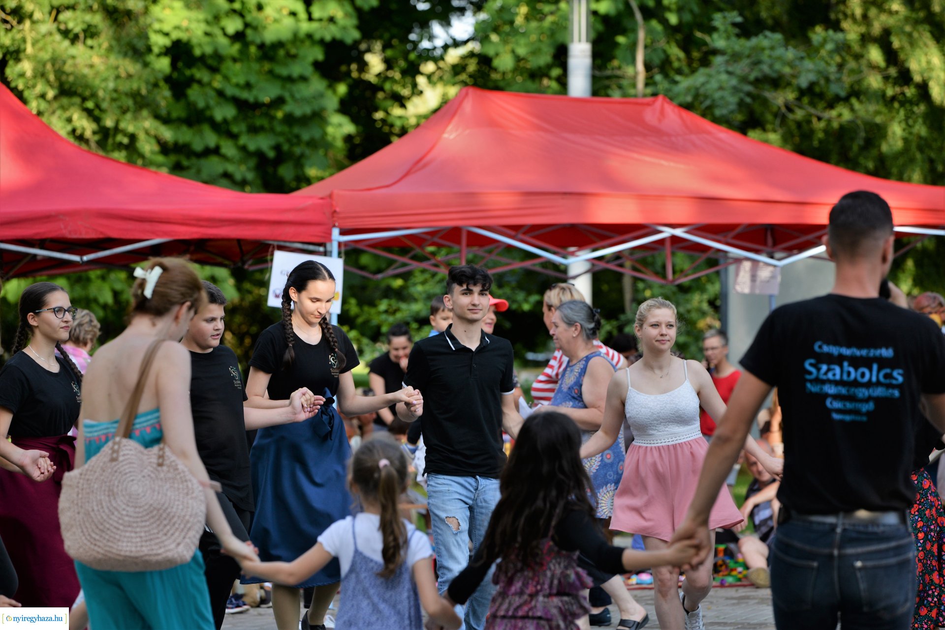Sóstói Tánc Esték - júliusban minden csütörtökön a piac mellett