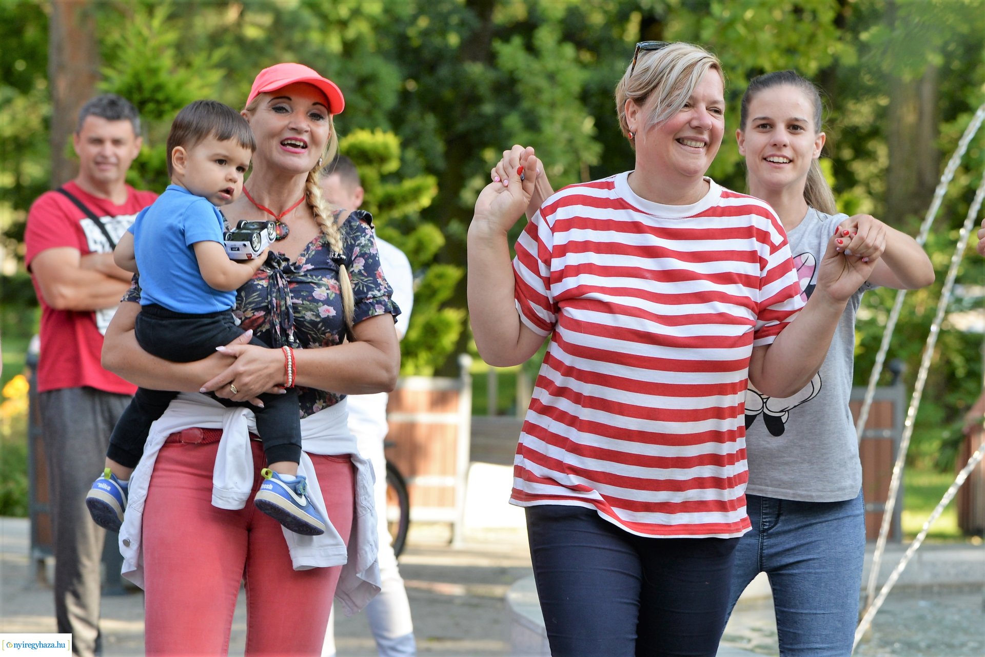 Sóstói Tánc Esték - júliusban minden csütörtökön a piac mellett