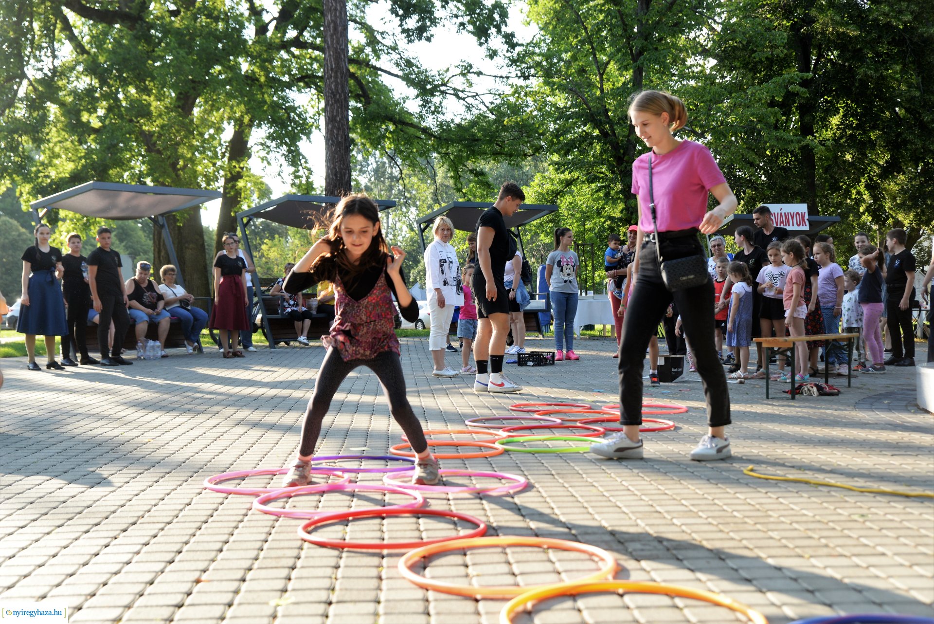Sóstói Tánc Esték - júliusban minden csütörtökön a piac mellett