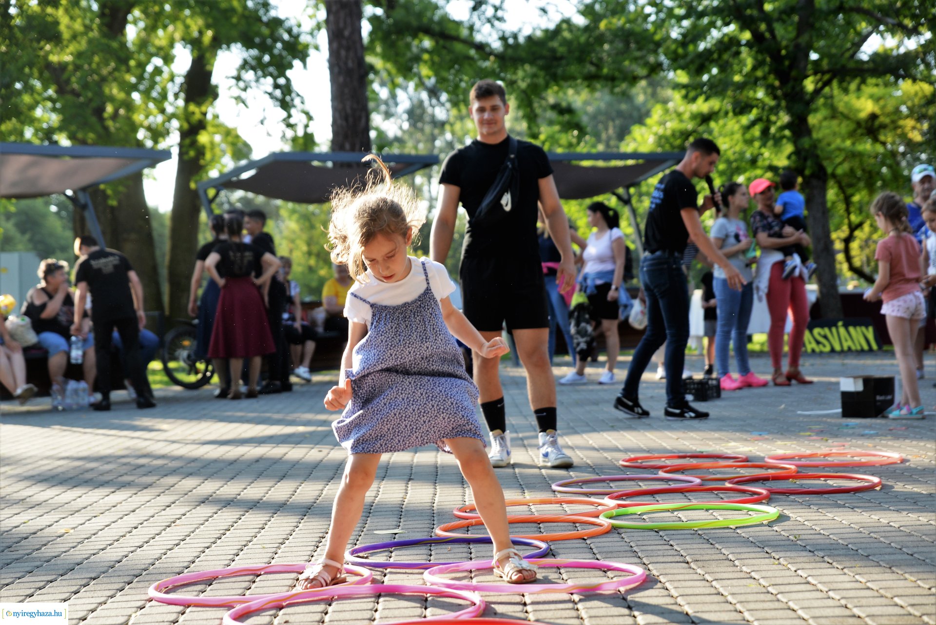 Sóstói Tánc Esték - júliusban minden csütörtökön a piac mellett