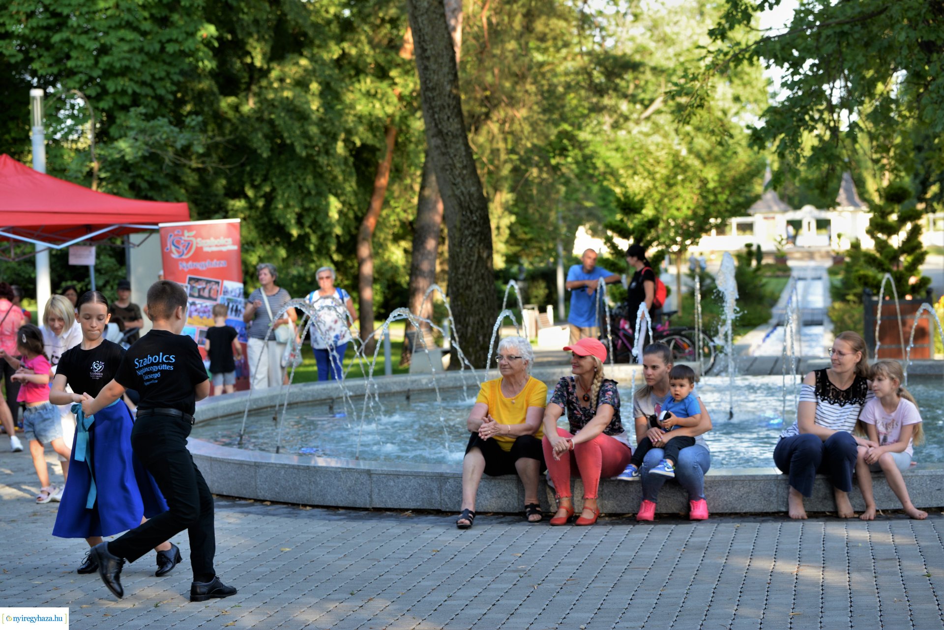 Sóstói Tánc Esték - júliusban minden csütörtökön a piac mellett