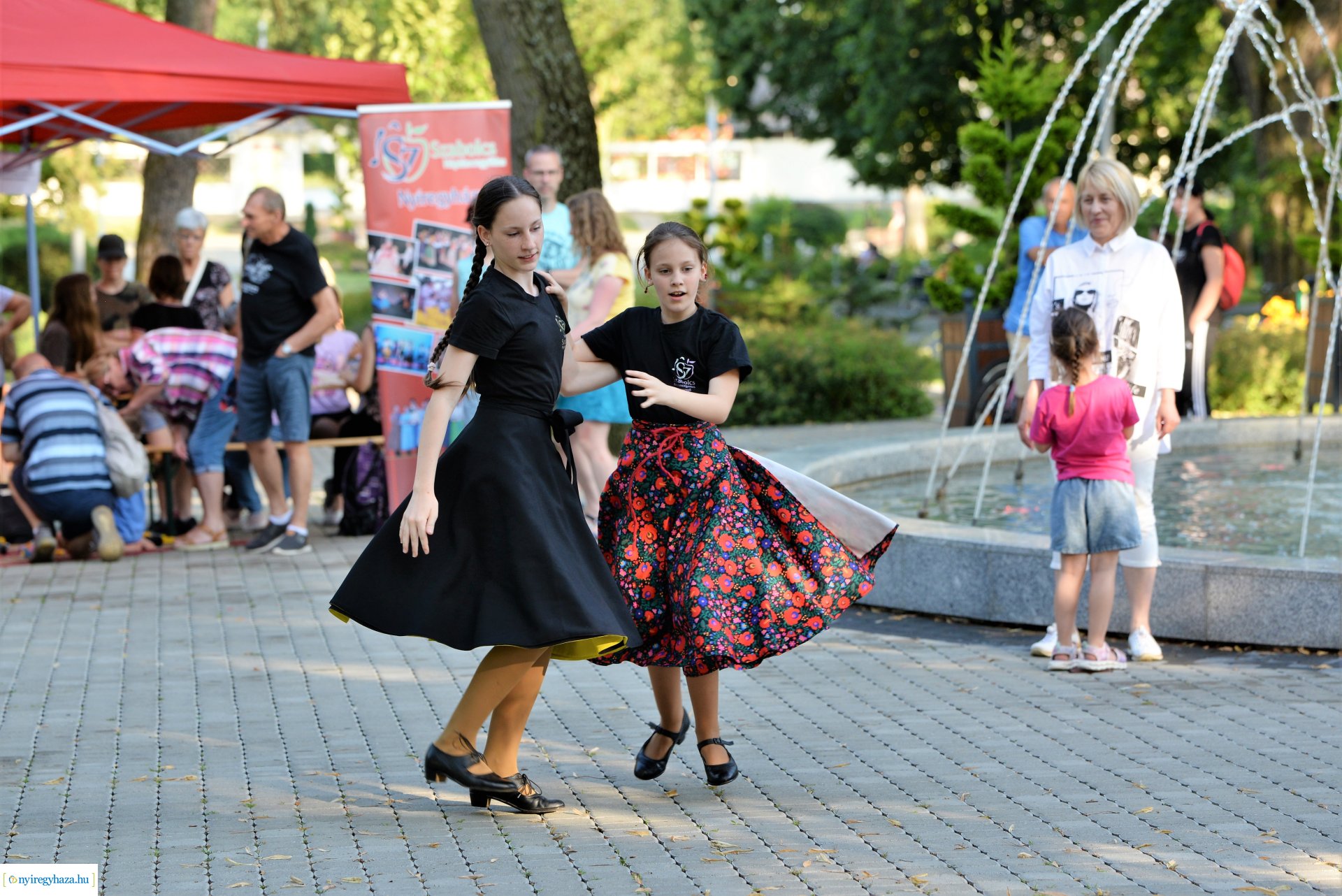 Sóstói Tánc Esték - júliusban minden csütörtökön a piac mellett