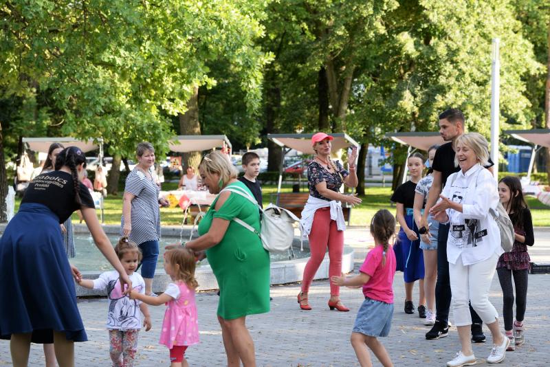 Sóstói Tánc Esték - júliusban minden csütörtökön a piac mellett