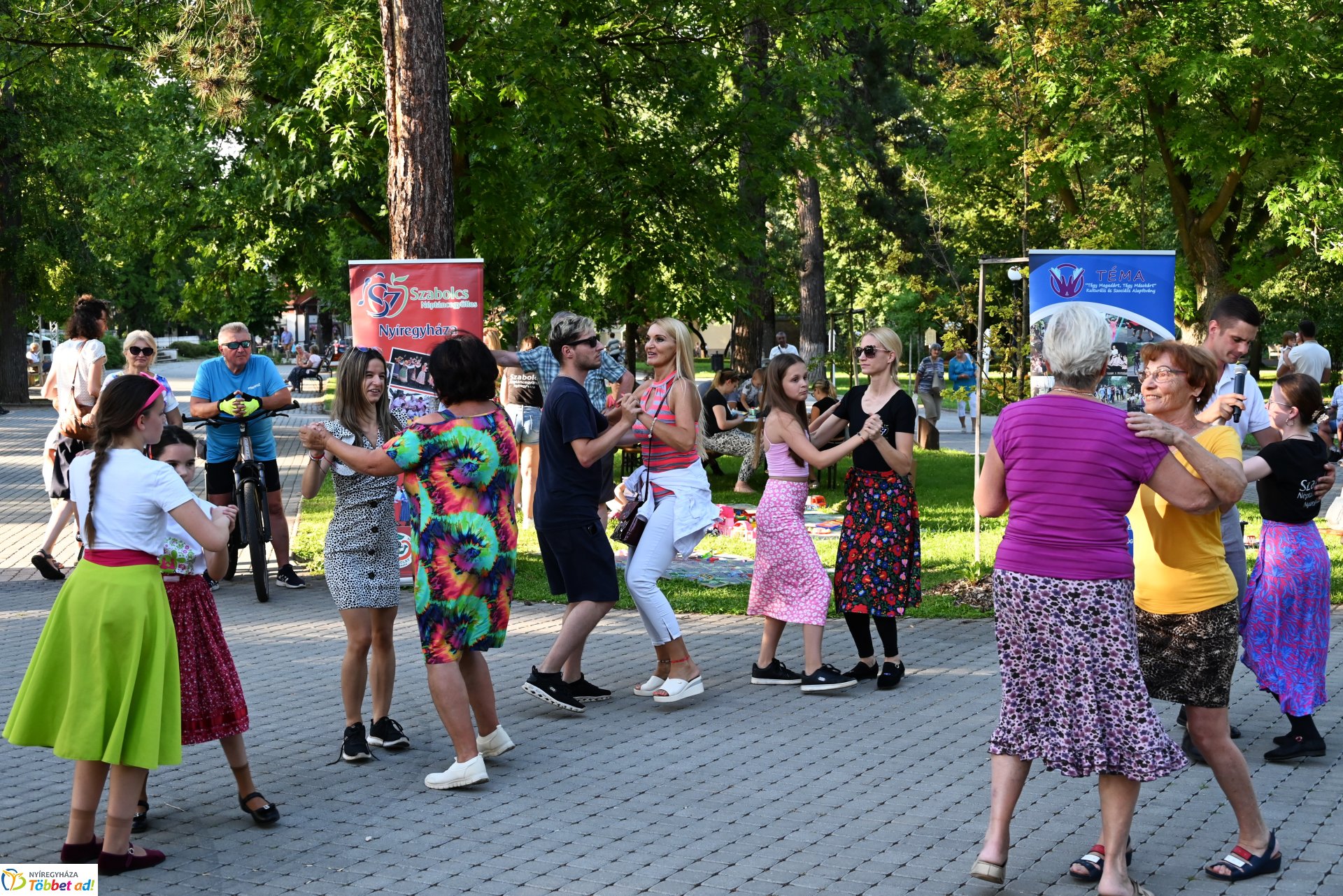 Sóstón mindenki táncolt - táncházzal várták a Sóstói Táncest szervezői az érdeklődőket