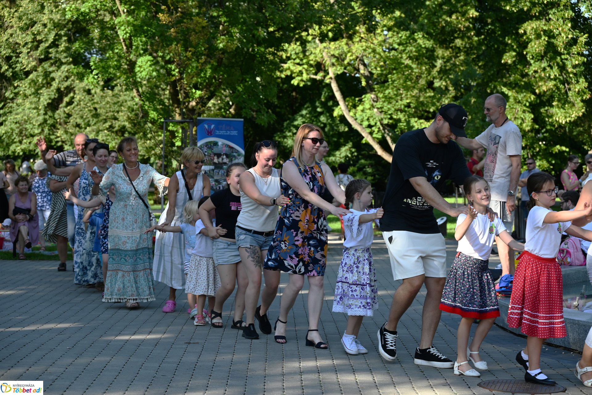 Sóstón mindenki táncolt - táncházzal várták a Sóstói Táncest szervezői az érdeklődőket