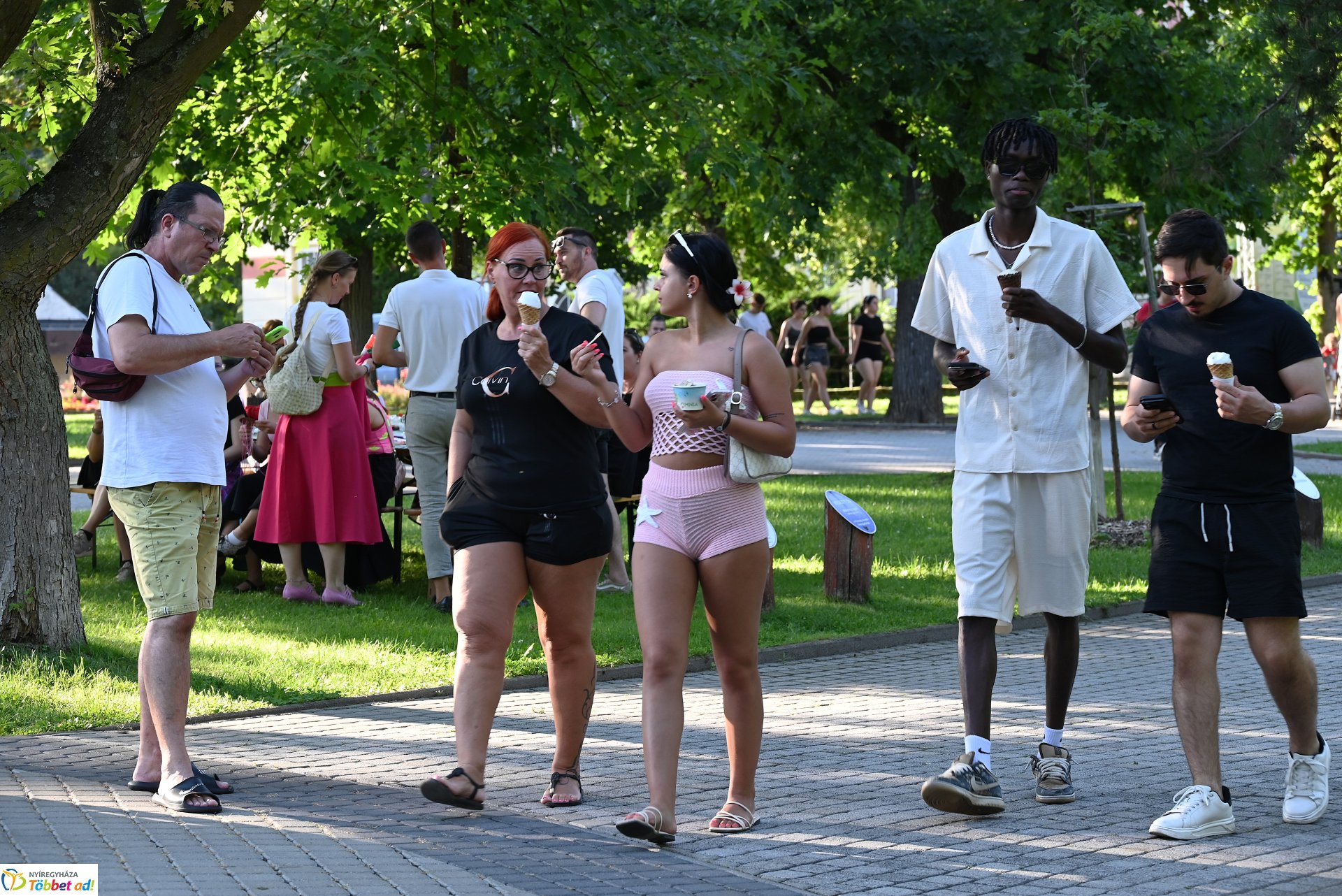 Sóstón mindenki táncolt - táncházzal várták a Sóstói Táncest szervezői az érdeklődőket