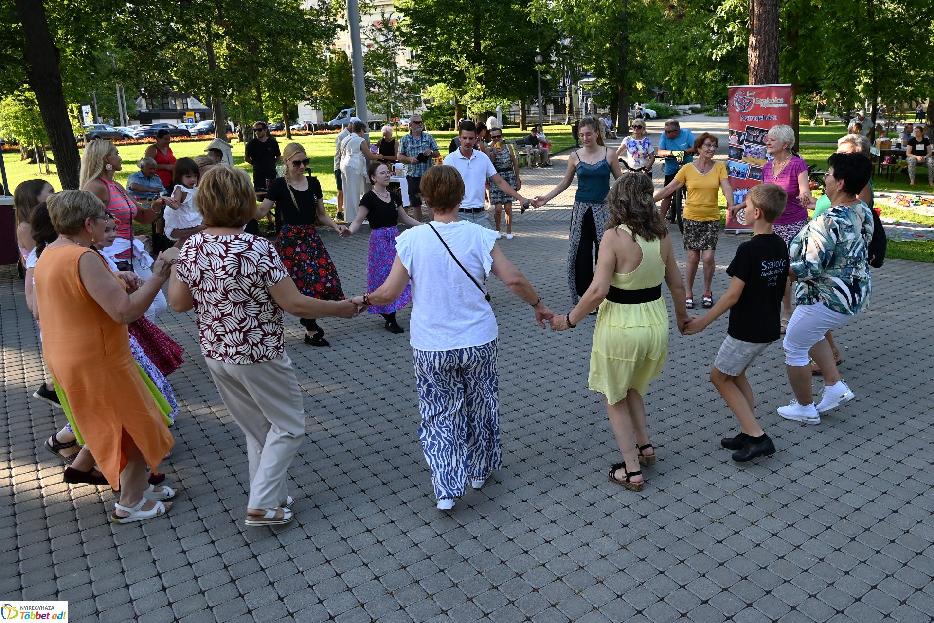 Sóstón mindenki táncolt - táncházzal várták a Sóstói Táncest szervezői az érdeklődőket
