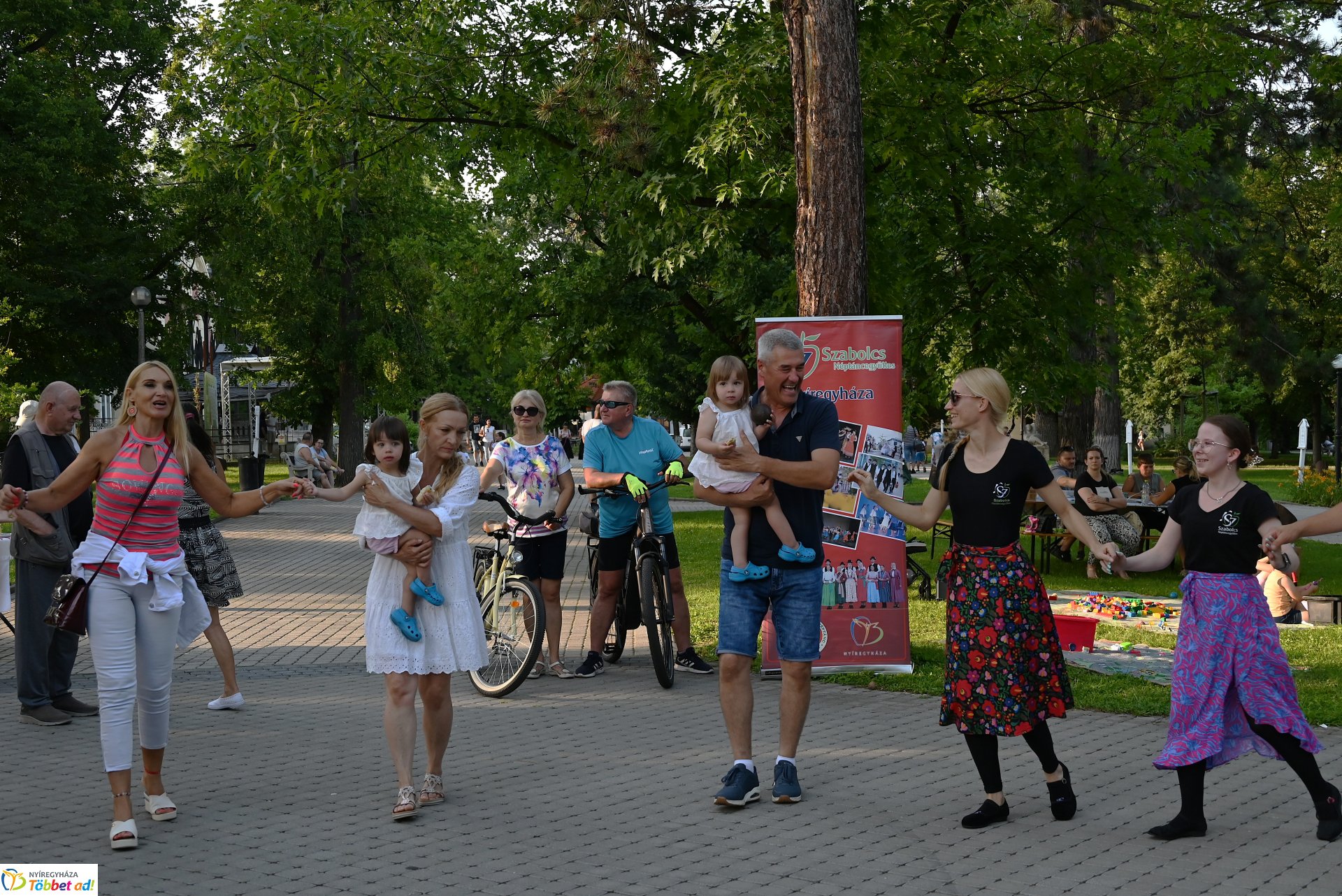 Sóstón mindenki táncolt - táncházzal várták a Sóstói Táncest szervezői az érdeklődőket