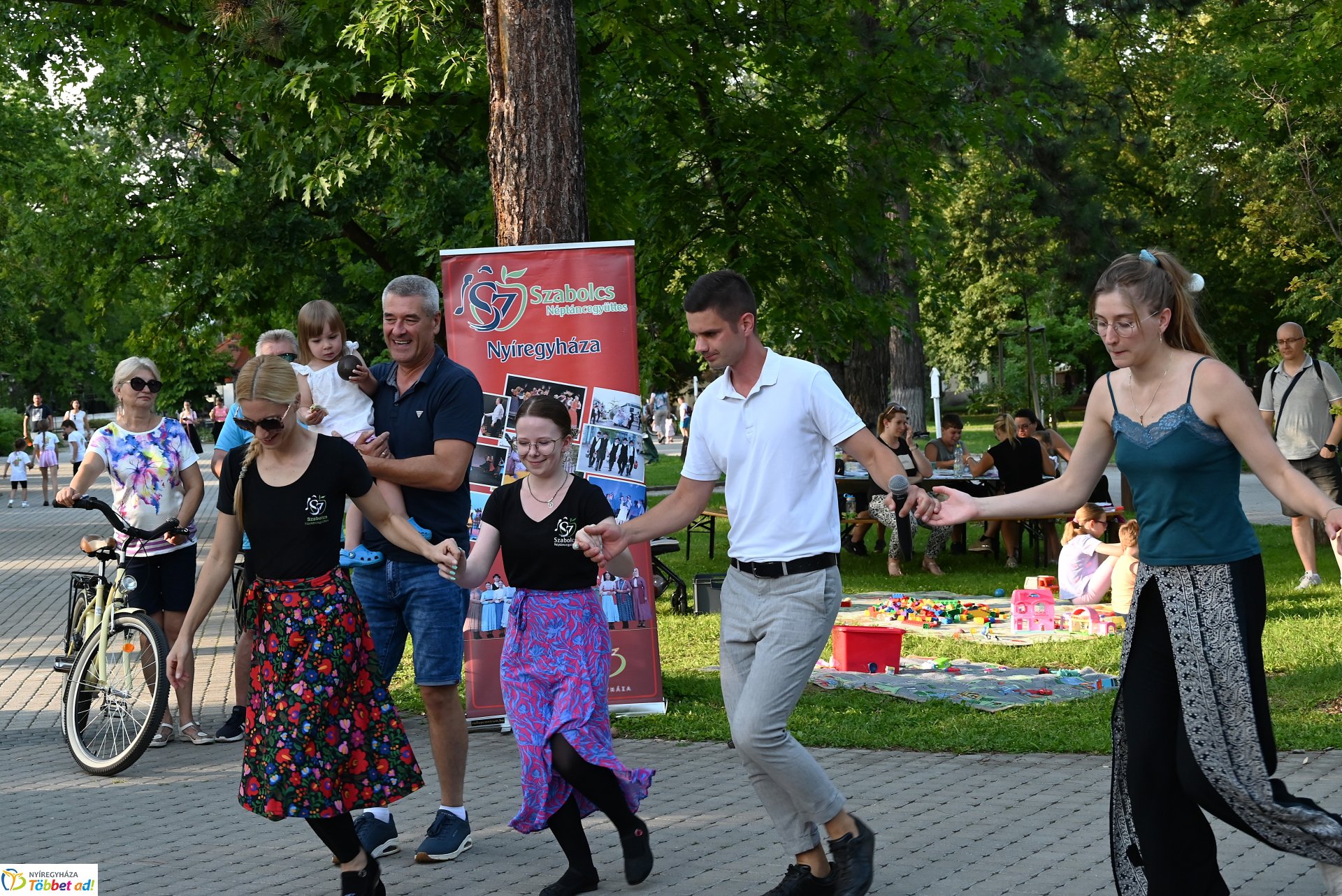 Sóstón mindenki táncolt - táncházzal várták a Sóstói Táncest szervezői az érdeklődőket