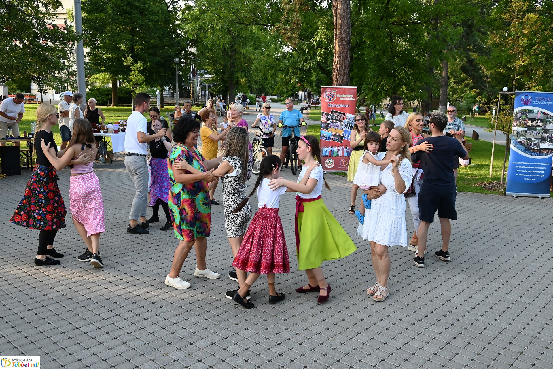 Sóstón mindenki táncolt - táncházzal várták a Sóstói Táncest szervezői az érdeklődőket