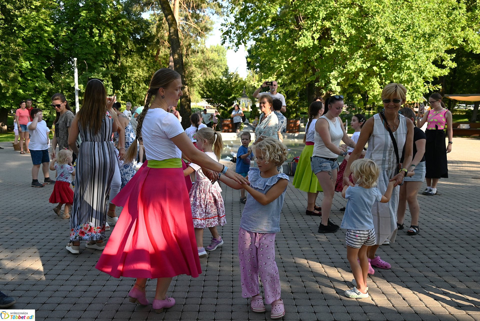 Sóstón mindenki táncolt - táncházzal várták a Sóstói Táncest szervezői az érdeklődőket