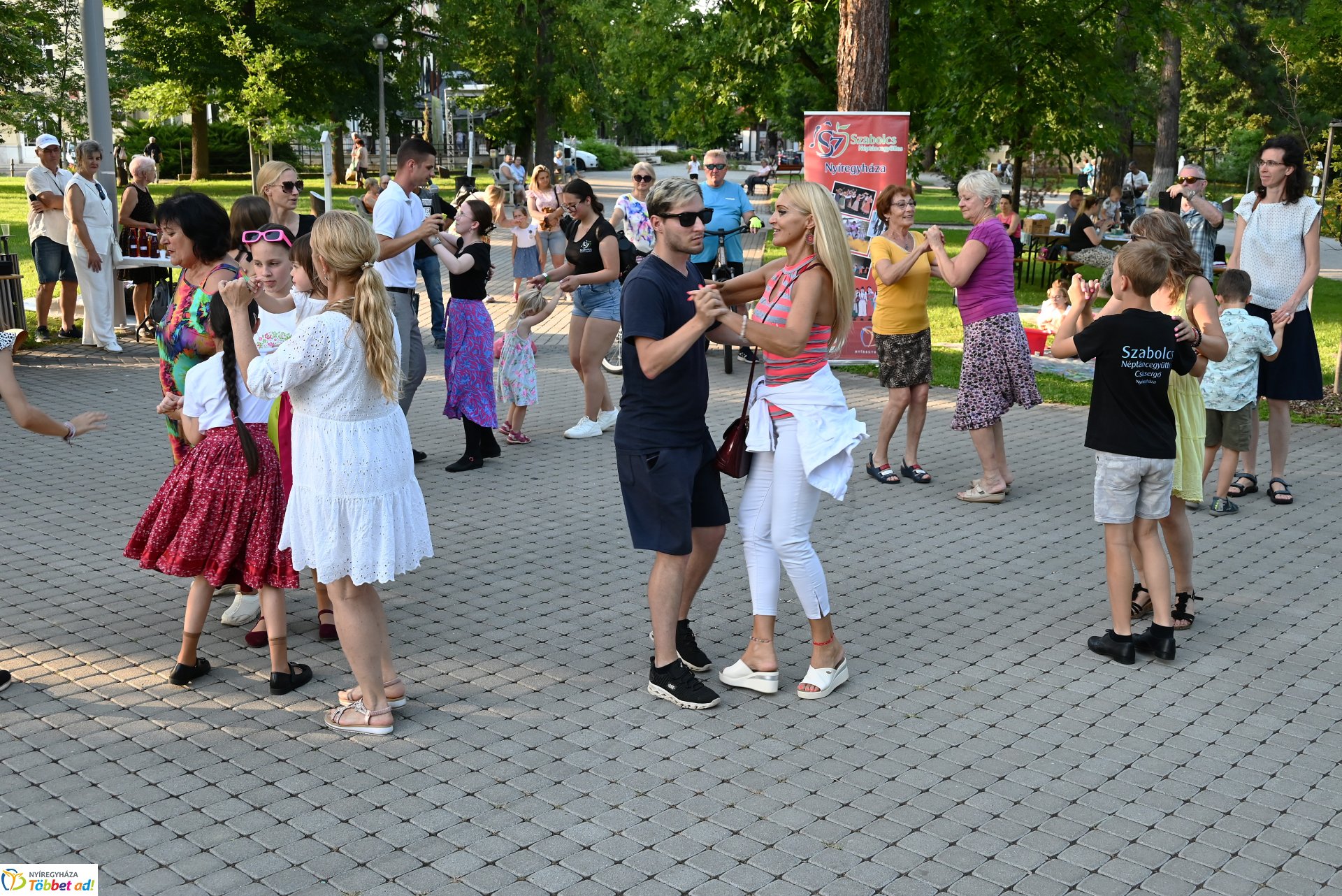 Sóstón mindenki táncolt - táncházzal várták a Sóstói Táncest szervezői az érdeklődőket
