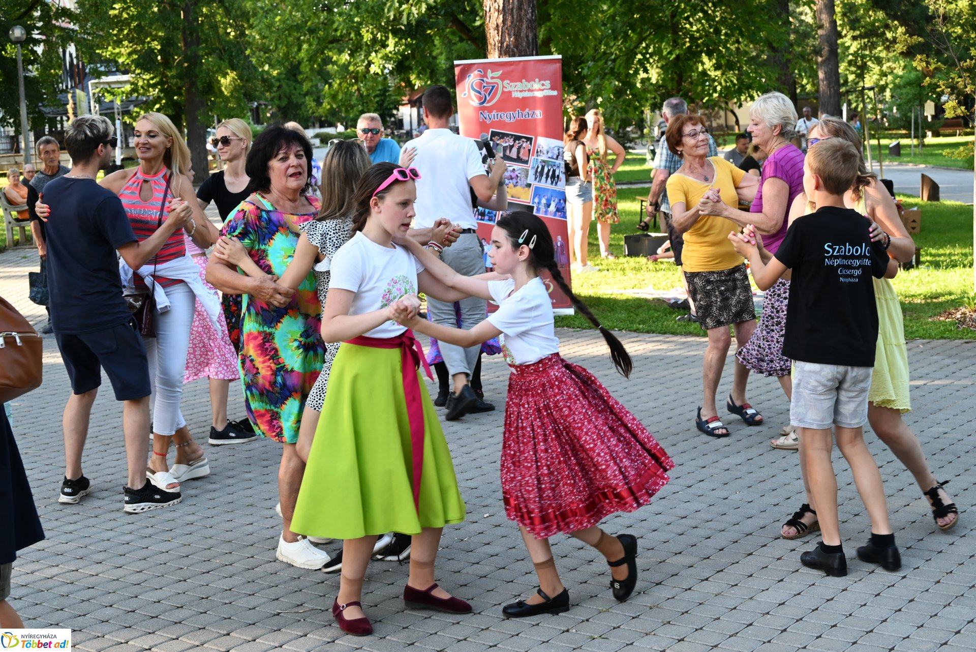 Sóstón mindenki táncolt - táncházzal várták a Sóstói Táncest szervezői az érdeklődőket