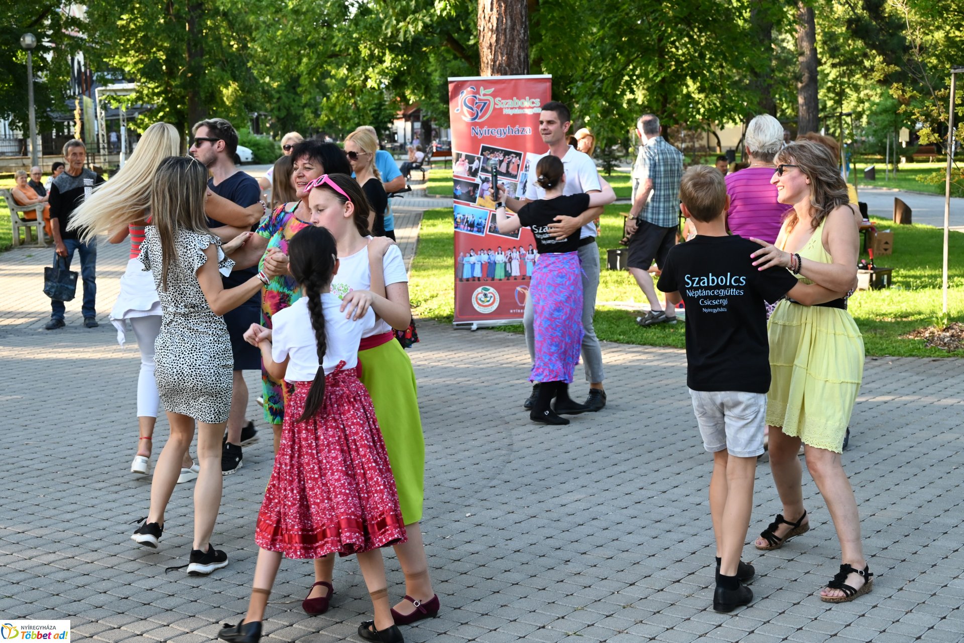 Sóstón mindenki táncolt - táncházzal várták a Sóstói Táncest szervezői az érdeklődőket