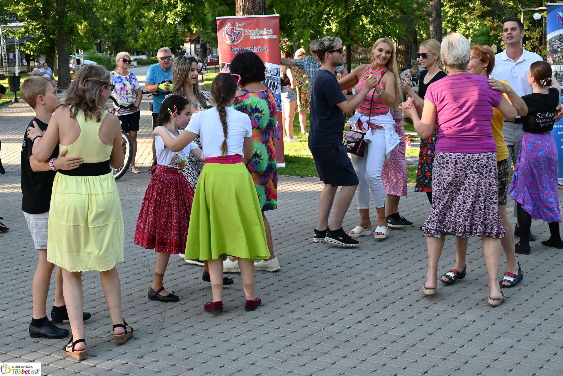 Sóstón mindenki táncolt - táncházzal várták a Sóstói Táncest szervezői az érdeklődőket