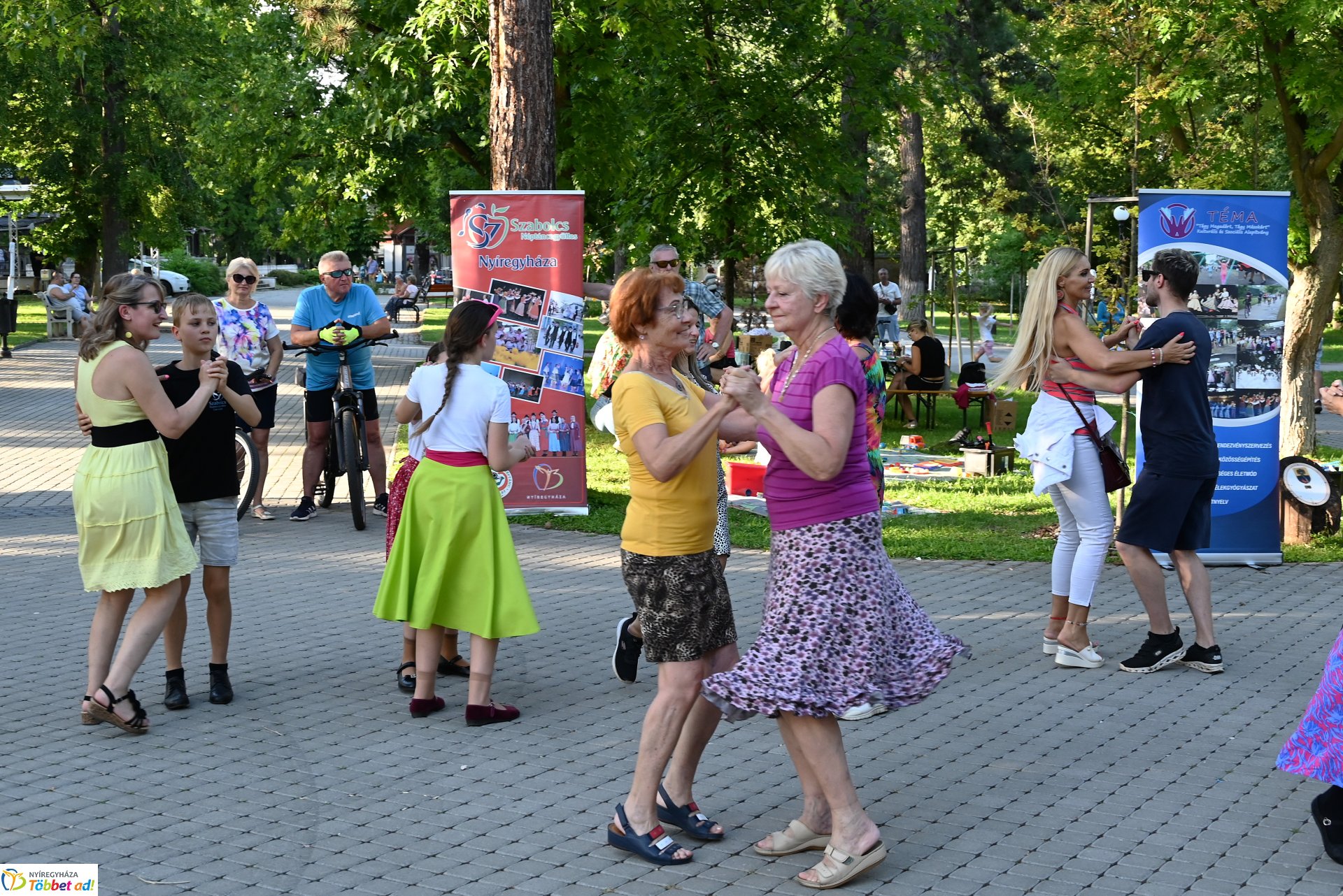 Sóstón mindenki táncolt - táncházzal várták a Sóstói Táncest szervezői az érdeklődőket