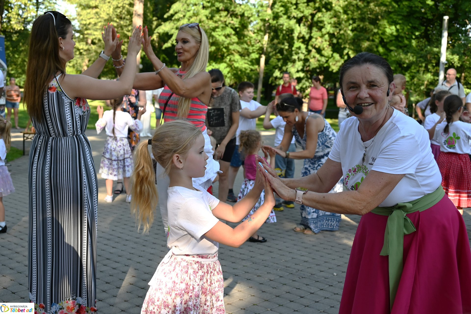 Sóstón mindenki táncolt - táncházzal várták a Sóstói Táncest szervezői az érdeklődőket