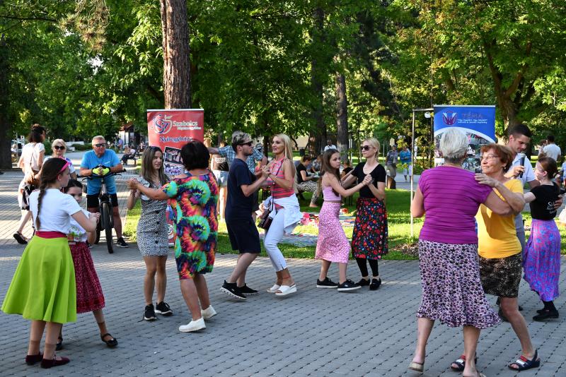 Sóstón mindenki táncolt - táncházzal várták a Sóstói Táncest szervezői az érdeklődőket