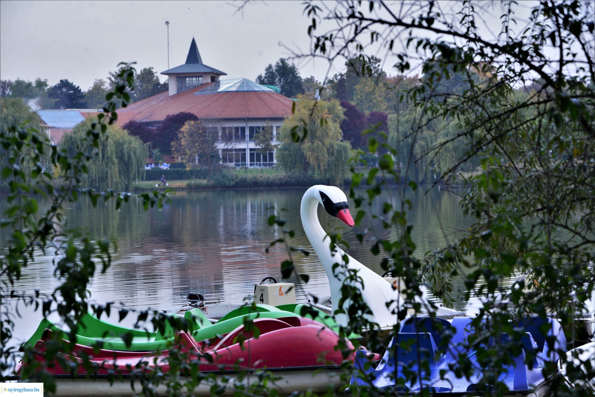 Sóstóra beköszöntött az ősz