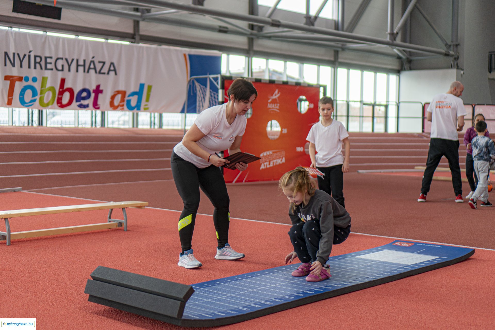 Sportágnépszerűsítő rendezvény a Nyíregyházi Atlétikai Centrumban