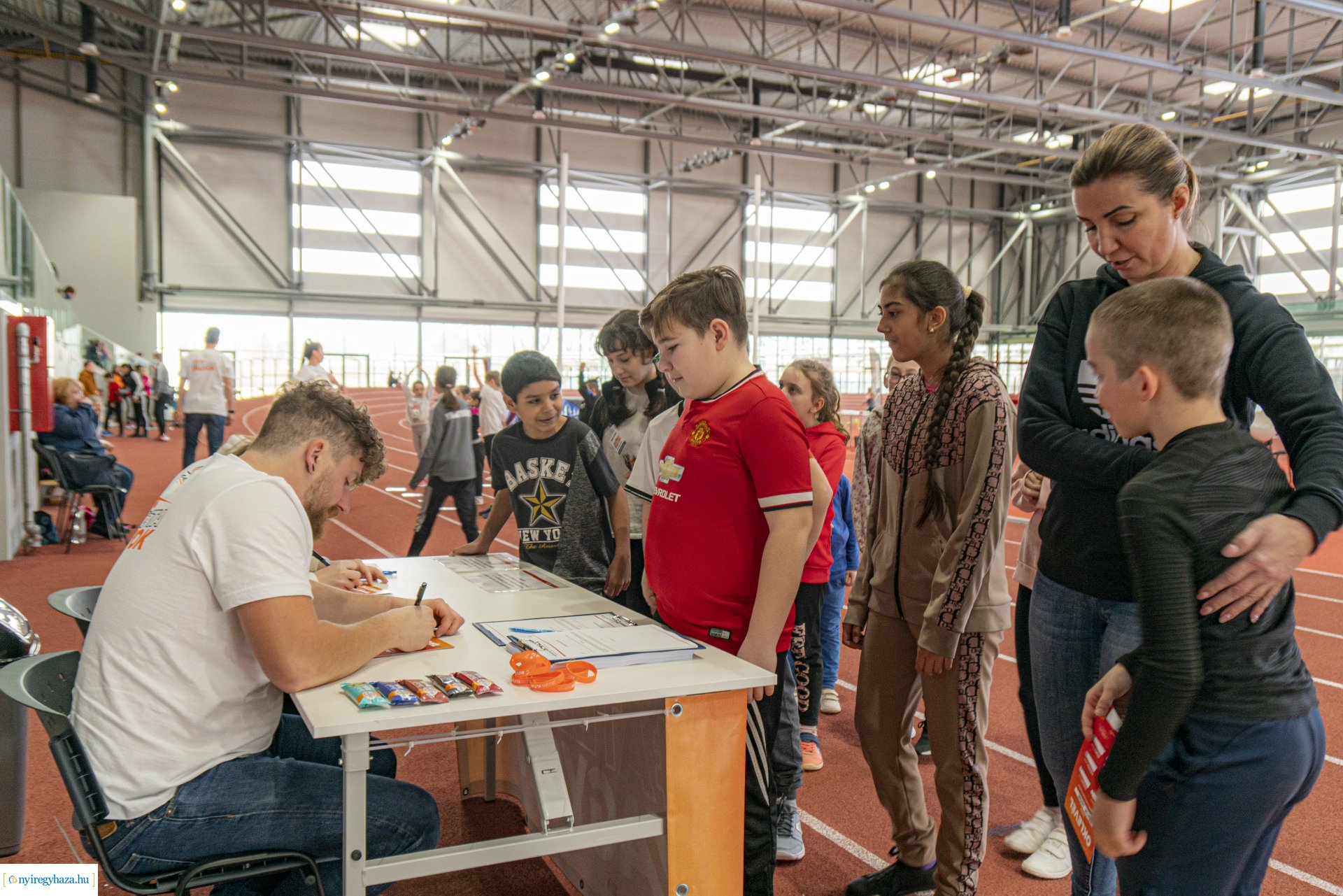 Sportágnépszerűsítő rendezvény a Nyíregyházi Atlétikai Centrumban