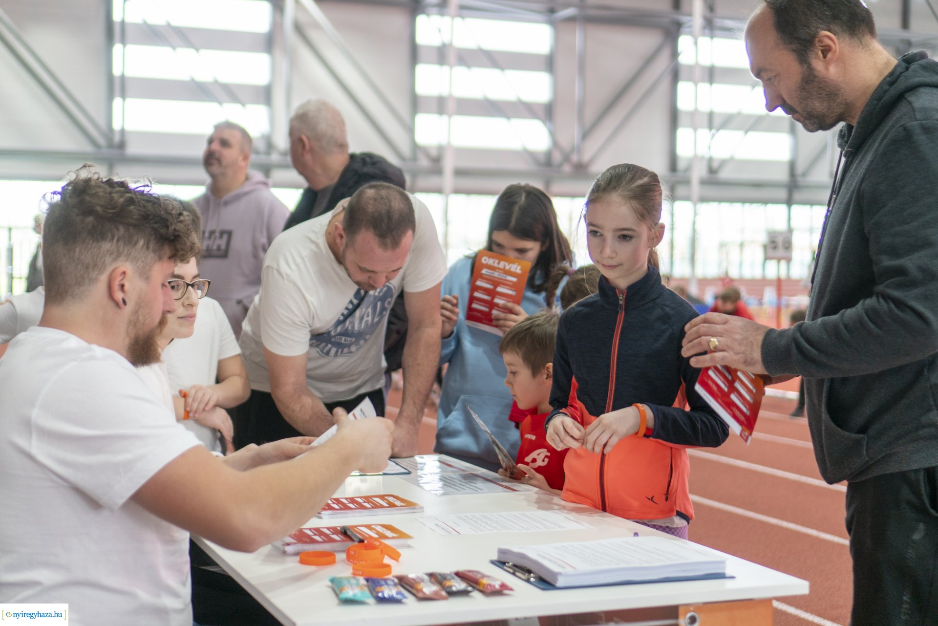 Sportágnépszerűsítő rendezvény a Nyíregyházi Atlétikai Centrumban