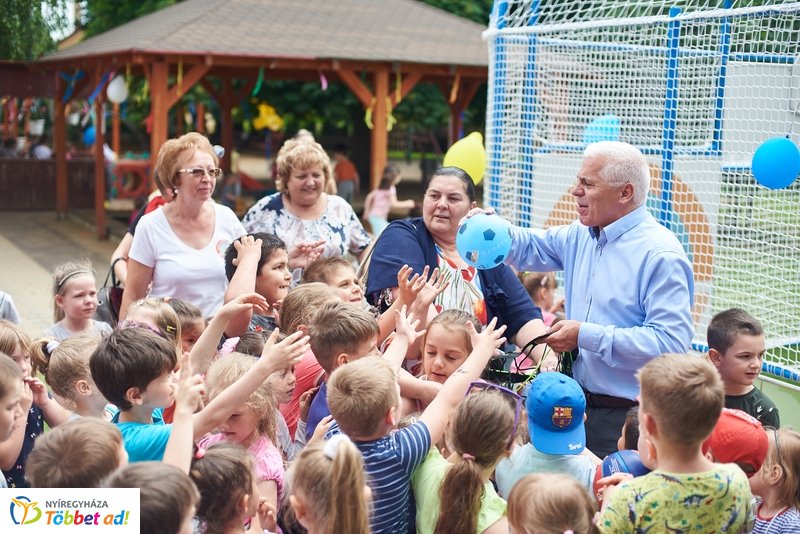 Sportszer ajándék a Csicsergő óvodának