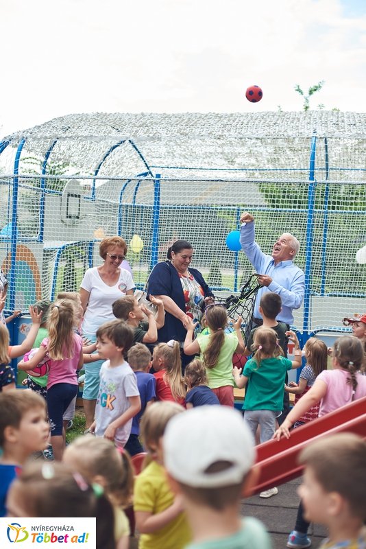 Sportszer ajándék a Csicsergő óvodának