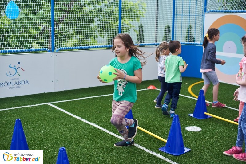 Sportszer ajándék a Csicsergő óvodának