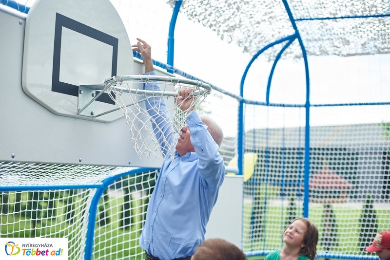 Sportszer ajándék a Csicsergő óvodának