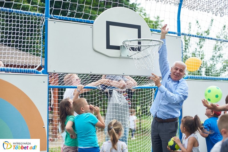 Sportszer ajándék a Csicsergő óvodának