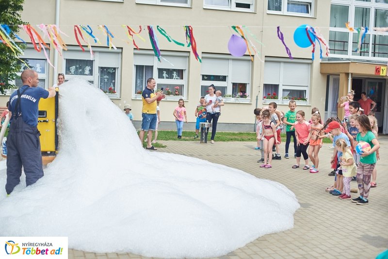 Sportszer ajándék a Csicsergő óvodának