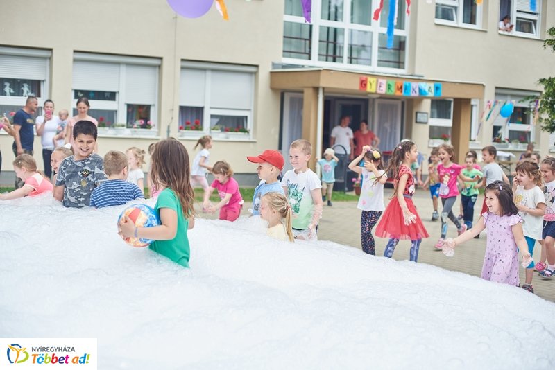 Sportszer ajándék a Csicsergő óvodának