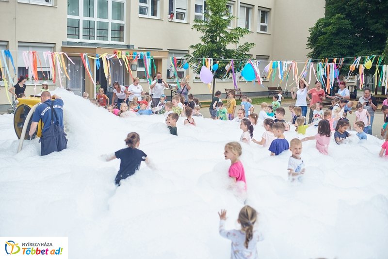 Sportszer ajándék a Csicsergő óvodának