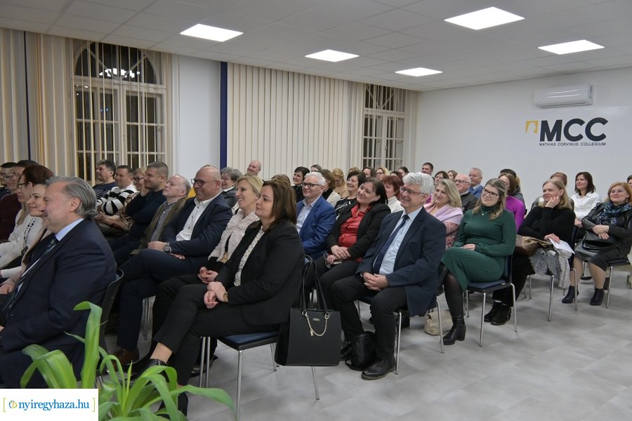 Stílus és politika - dr. Schiffer Miklós előadása