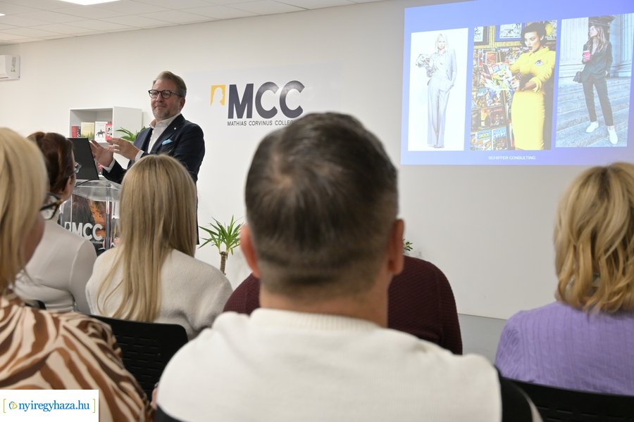 Stílus és politika - dr. Schiffer Miklós előadása