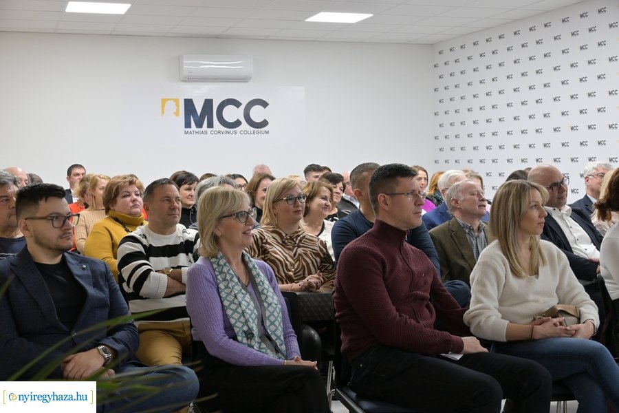 Stílus és politika - dr. Schiffer Miklós előadása