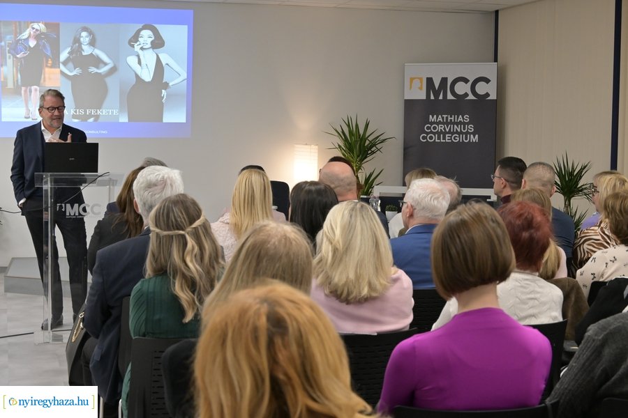 Stílus és politika - dr. Schiffer Miklós előadása