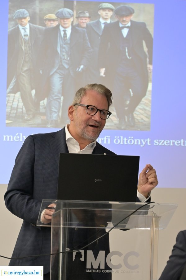 Stílus és politika - dr. Schiffer Miklós előadása