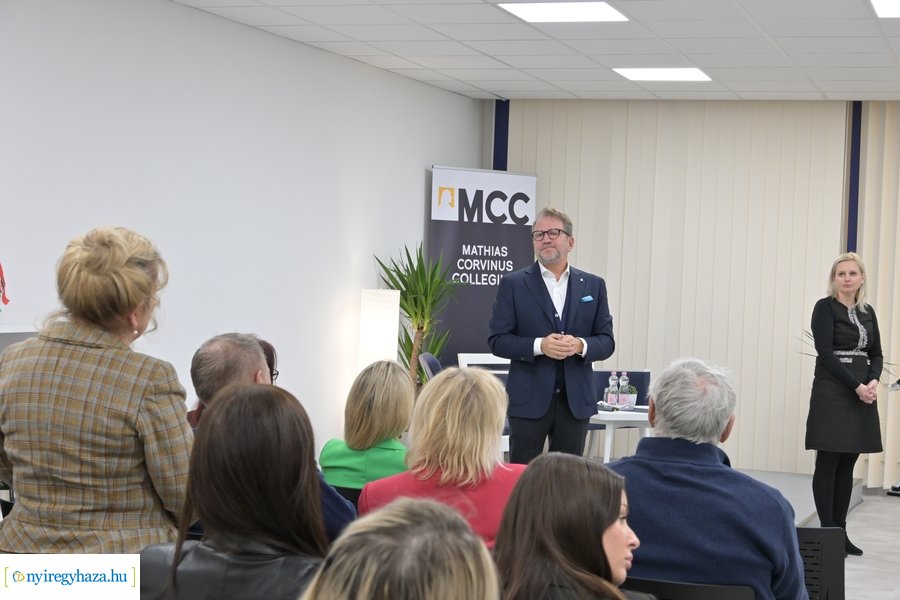 Stílus és politika - dr. Schiffer Miklós előadása