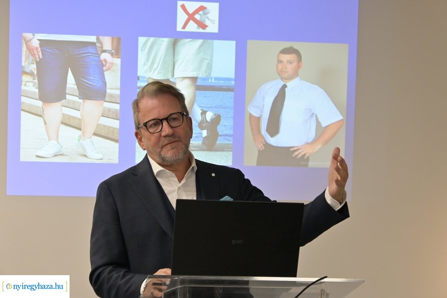 Stílus és politika - dr. Schiffer Miklós előadása