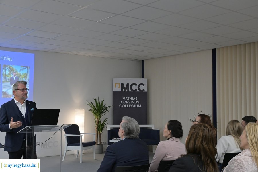 Stílus és politika - dr. Schiffer Miklós előadása