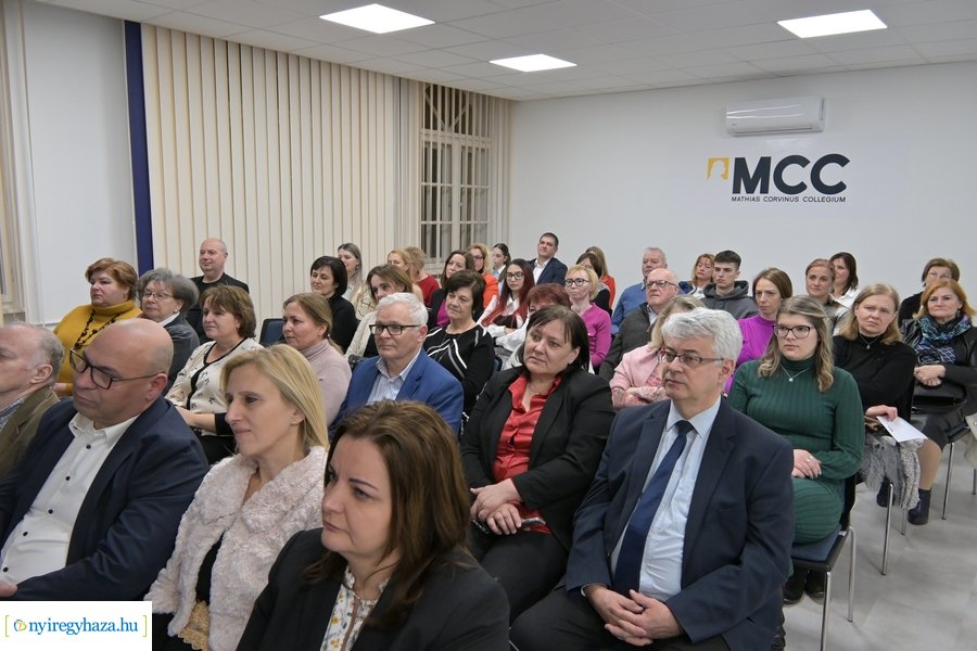 Stílus és politika - dr. Schiffer Miklós előadása