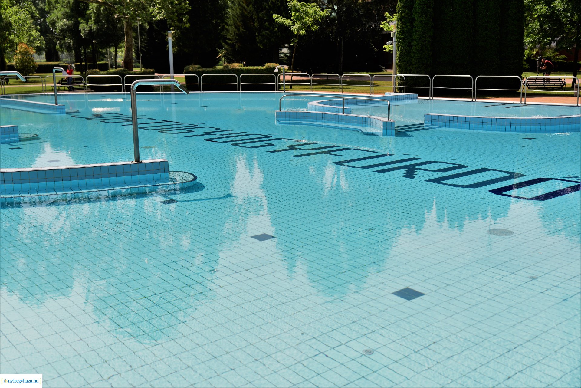 Strandnyitással kapcsolatos sajtótájékoztató