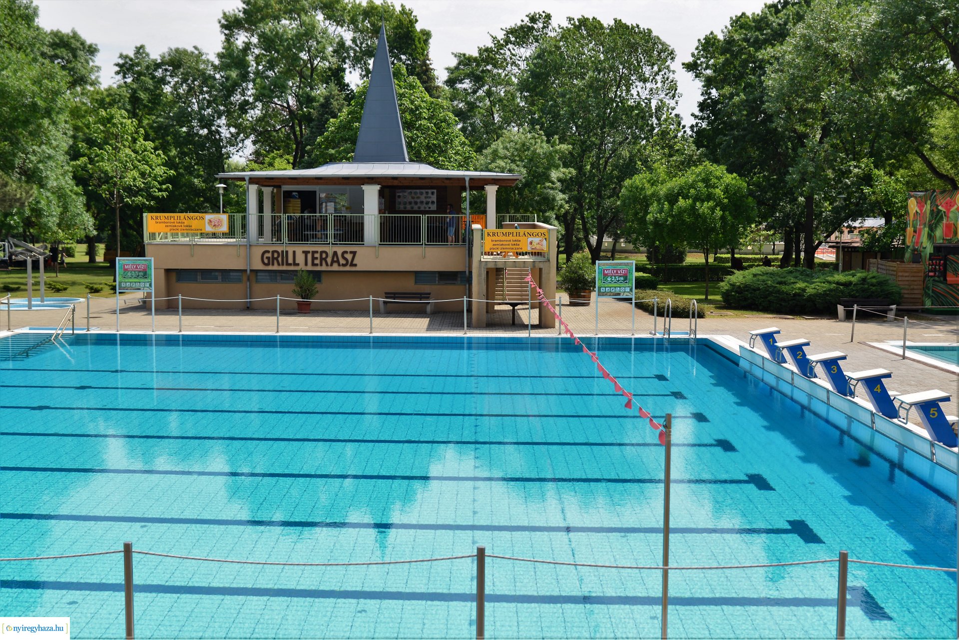 Strandnyitással kapcsolatos sajtótájékoztató