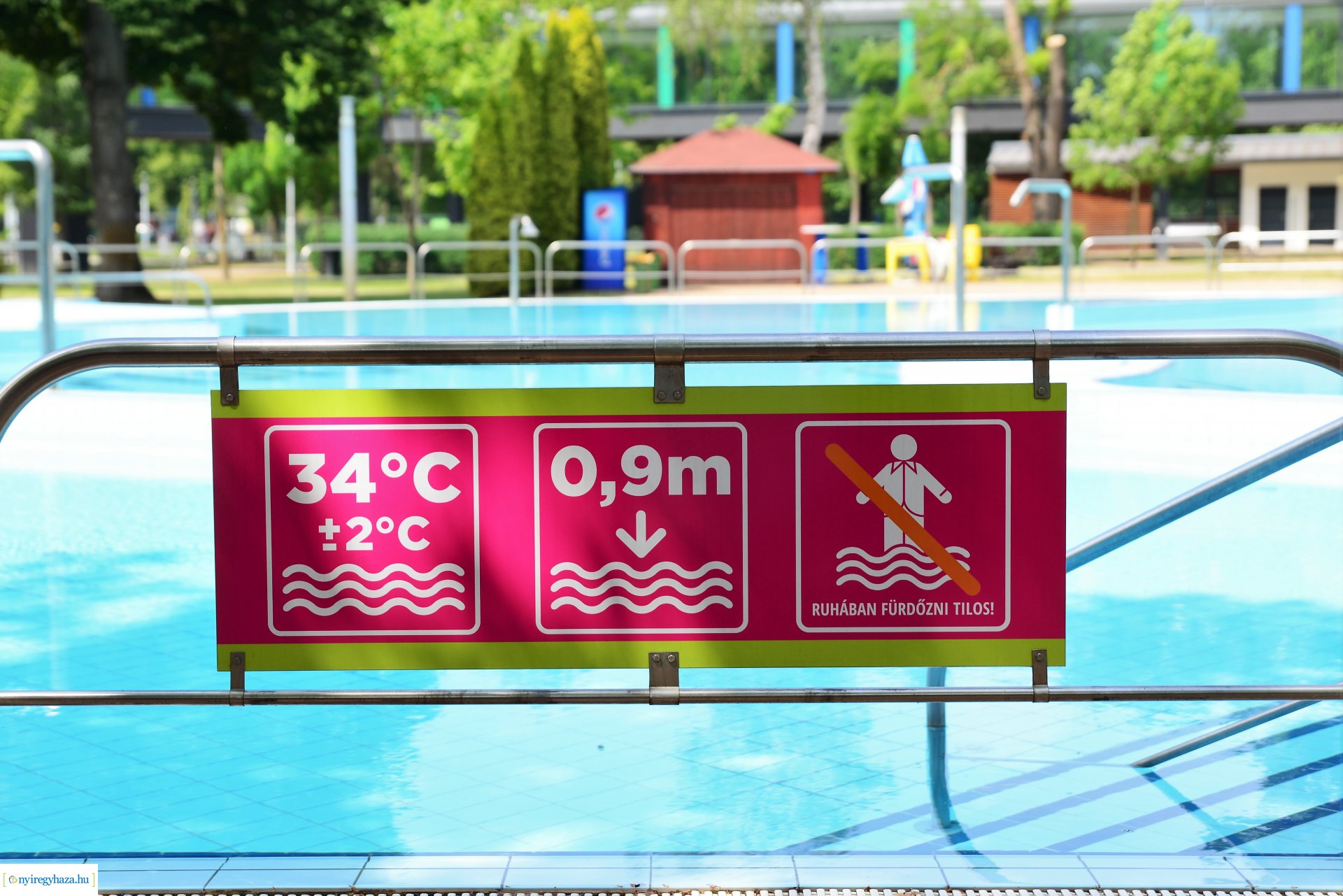 Strandnyitással kapcsolatos sajtótájékoztató