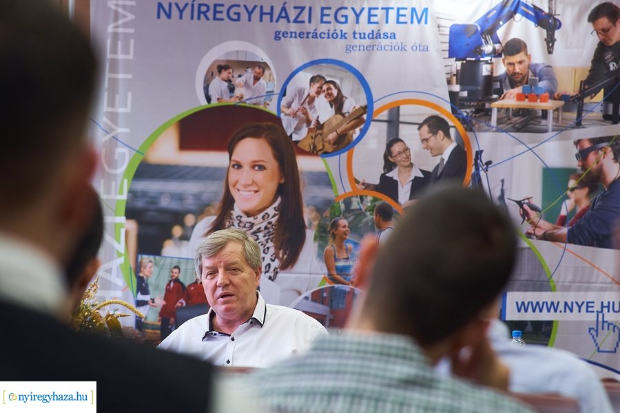 Stumpf István előadása az egyetemen