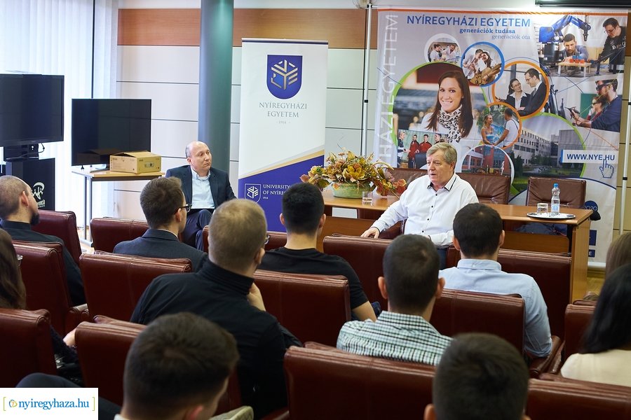 Stumpf István előadása az egyetemen