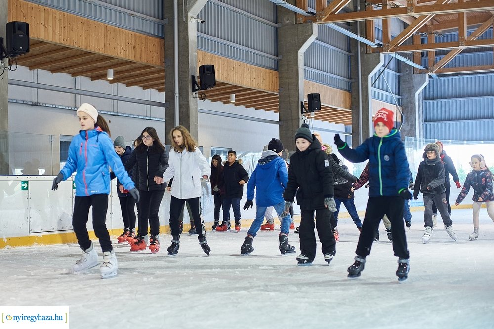 Sulis csúszás a jégpályán