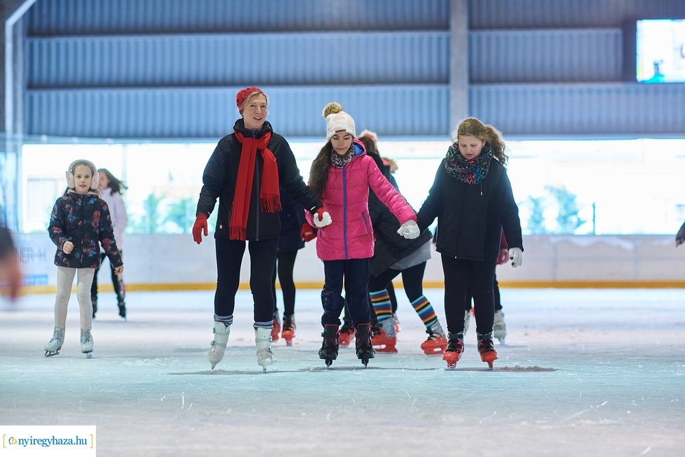 Sulis csúszás a jégpályán